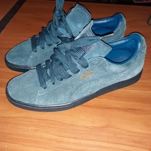 Suede Pumas